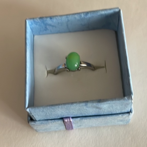 New Woman’s Handmade Native Minimalist Sterling Silver Natural Tsavorite Ring - Picture 7 of 8